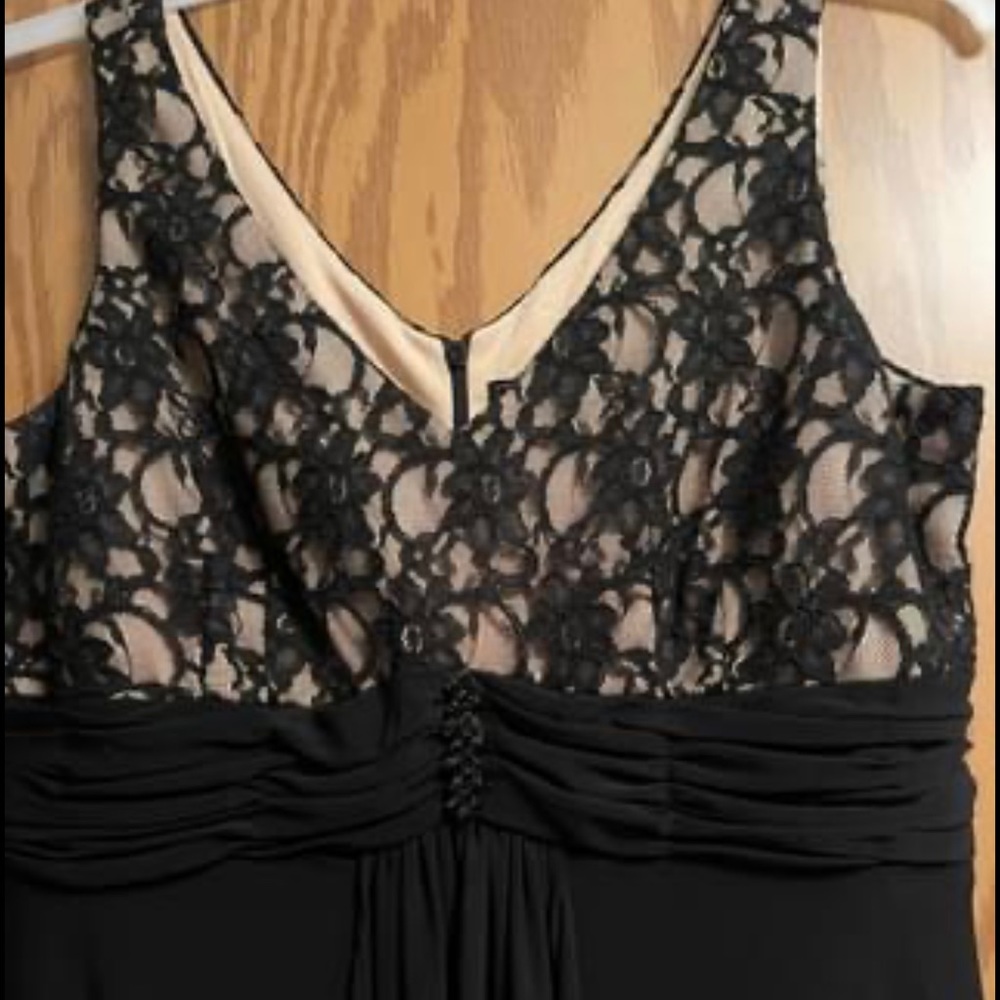 Jessica Howard size 14 mid length evening dress.